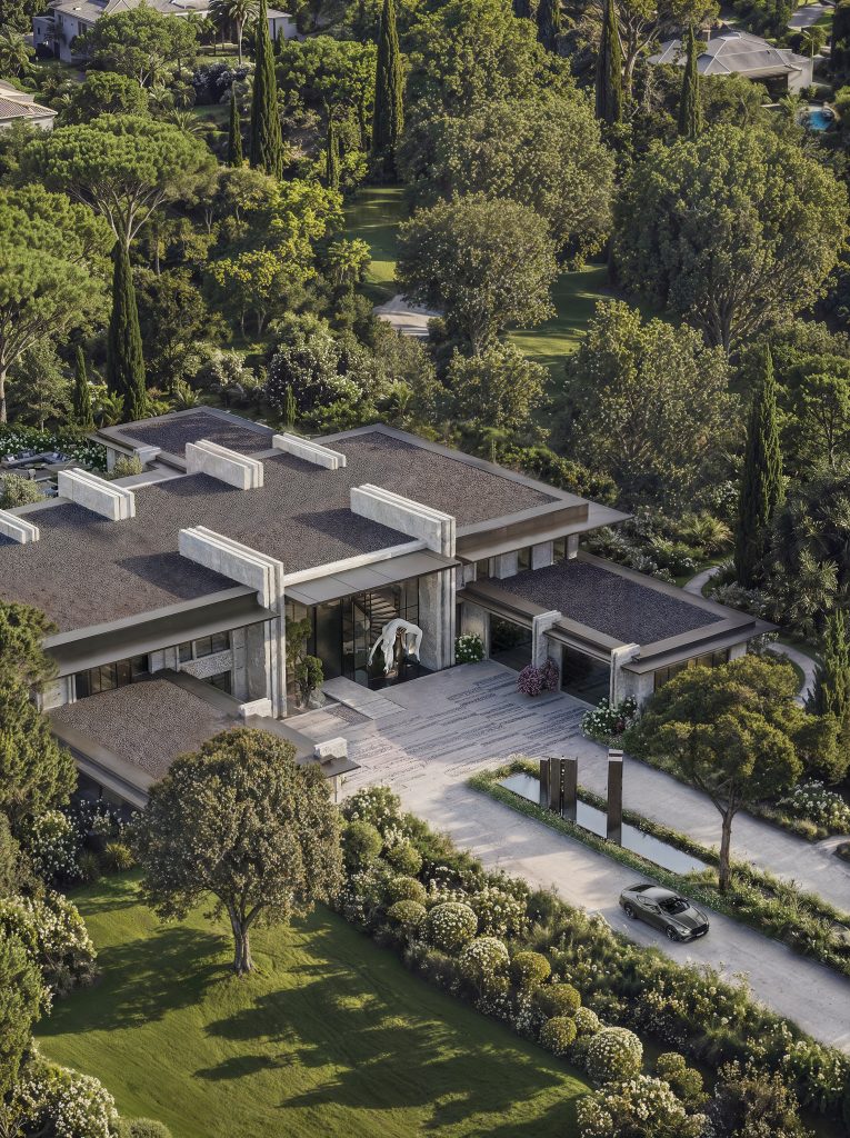 BLOOM HOUSE — FEATURES